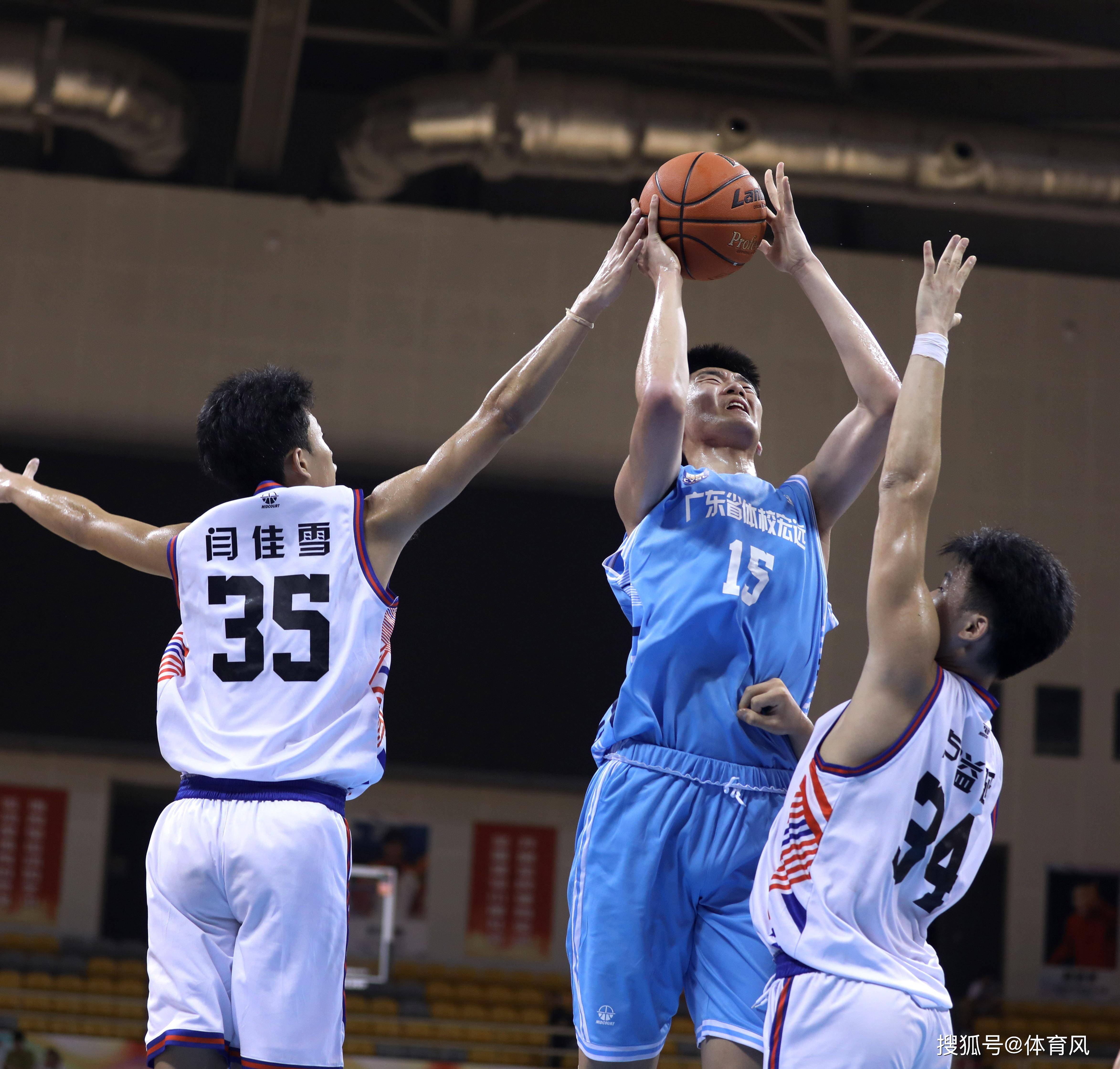 九游体育 -广厦男篮发布备战花絮，清晨远射贴柱，欧联任务艰巨，团队化学反应显著 